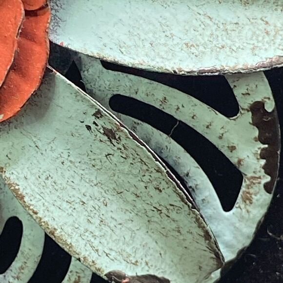 Metal industrial green flower rust center rhinestone handtie pendant suede cord - Picture 13 of 15